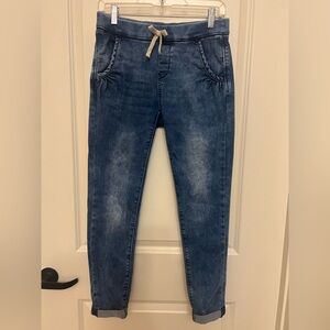 Women’s stretch Levi jogger jeans